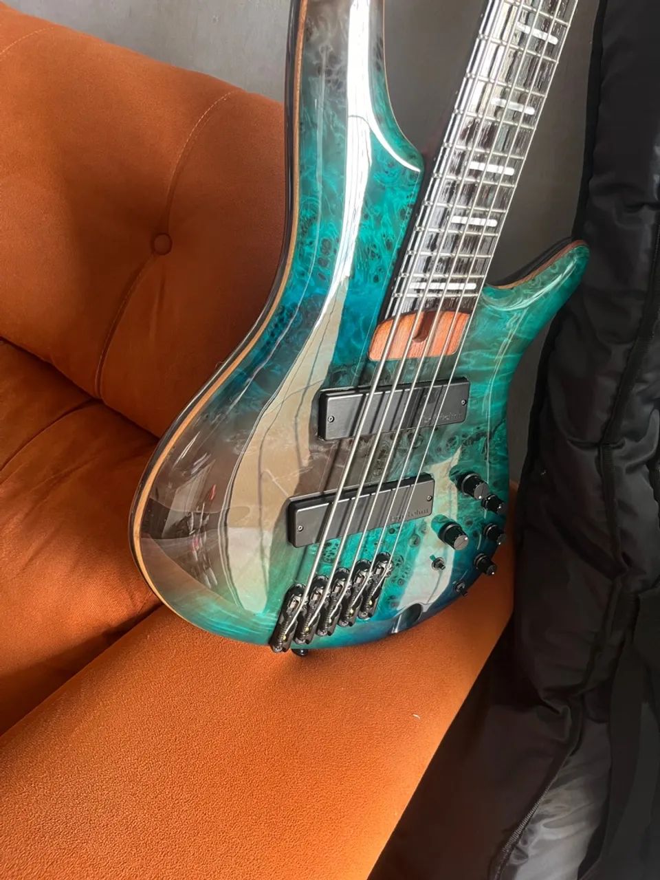 Baixo IBANEZ SRMS 805 impecável.  - Foto 2