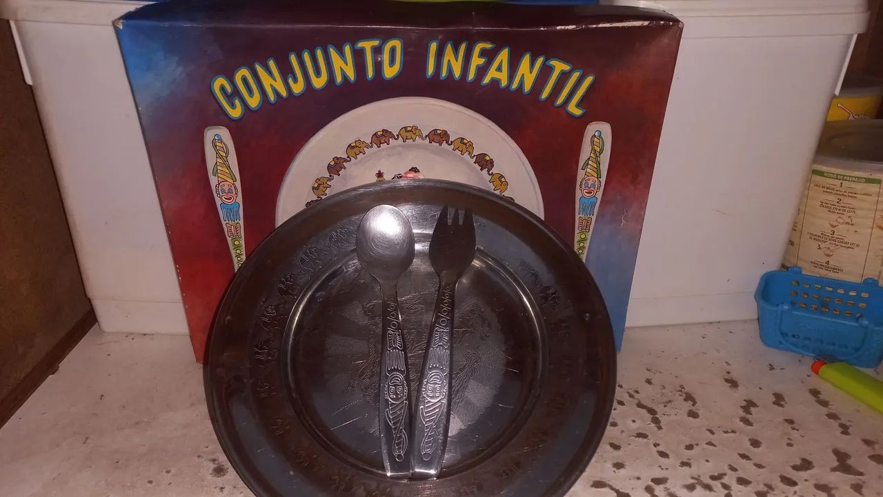 Conjunto Infantil de Prato e Talheres Vintage