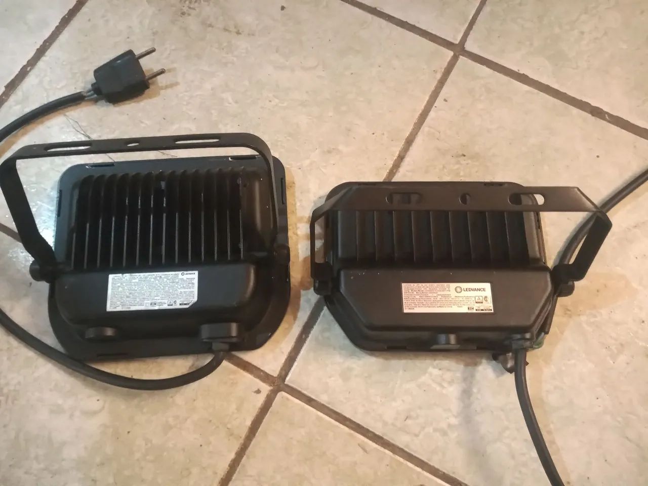 2: refletor.1 de 50w luz 5000k ..1 de 30w ....3000k - Foto 2