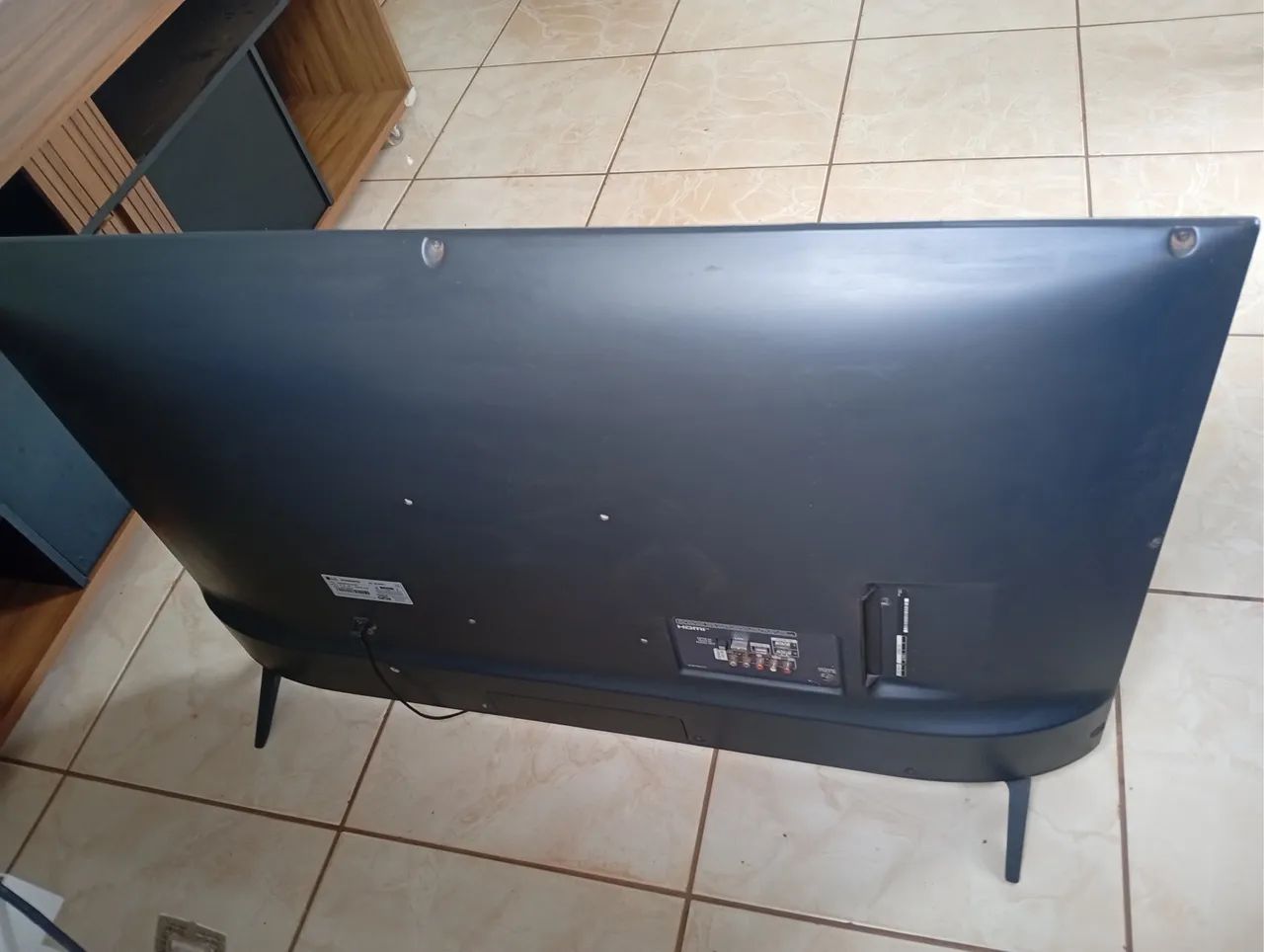Vendo tv LG 55 polegada smart tá sem o conector de ante  - Foto 3