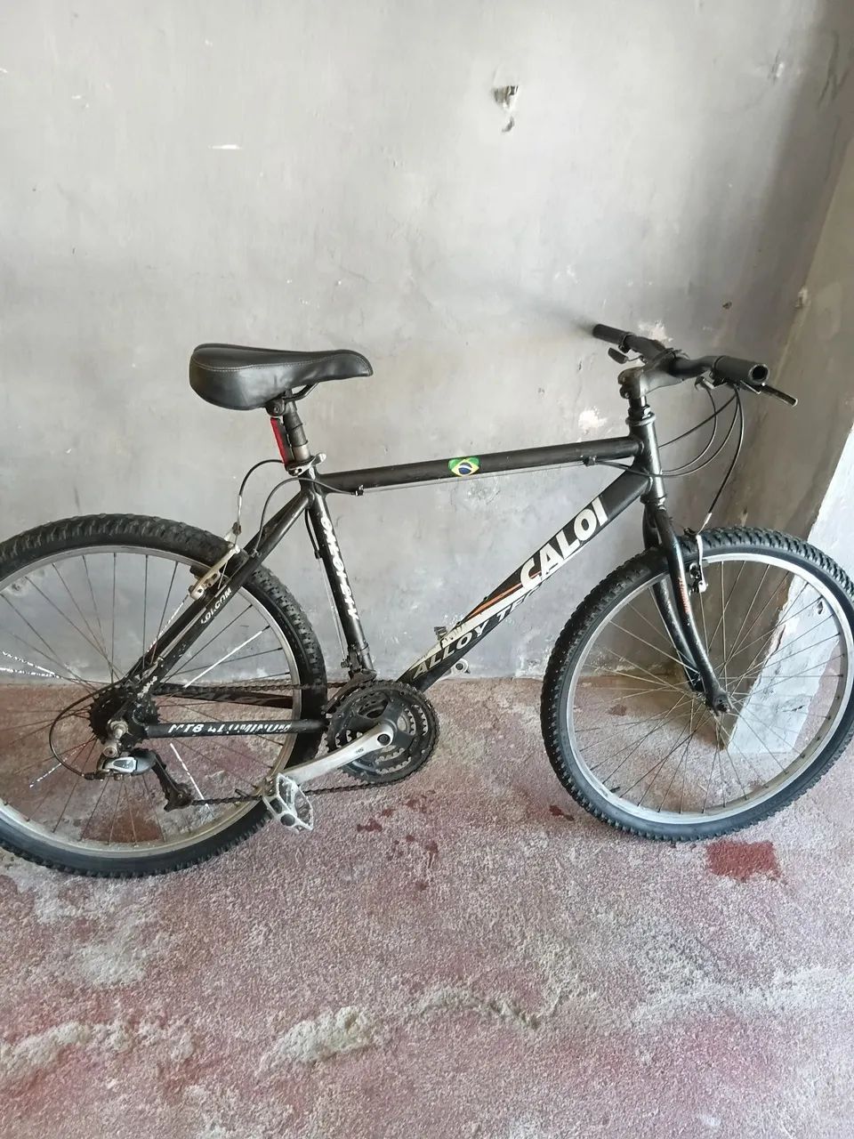 Vendo bicicleta de alumínio com macha aro 26