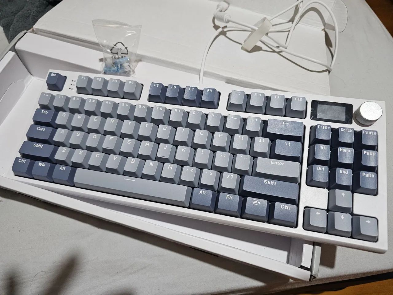 Teclado attack shark k86 branco rgb com tela