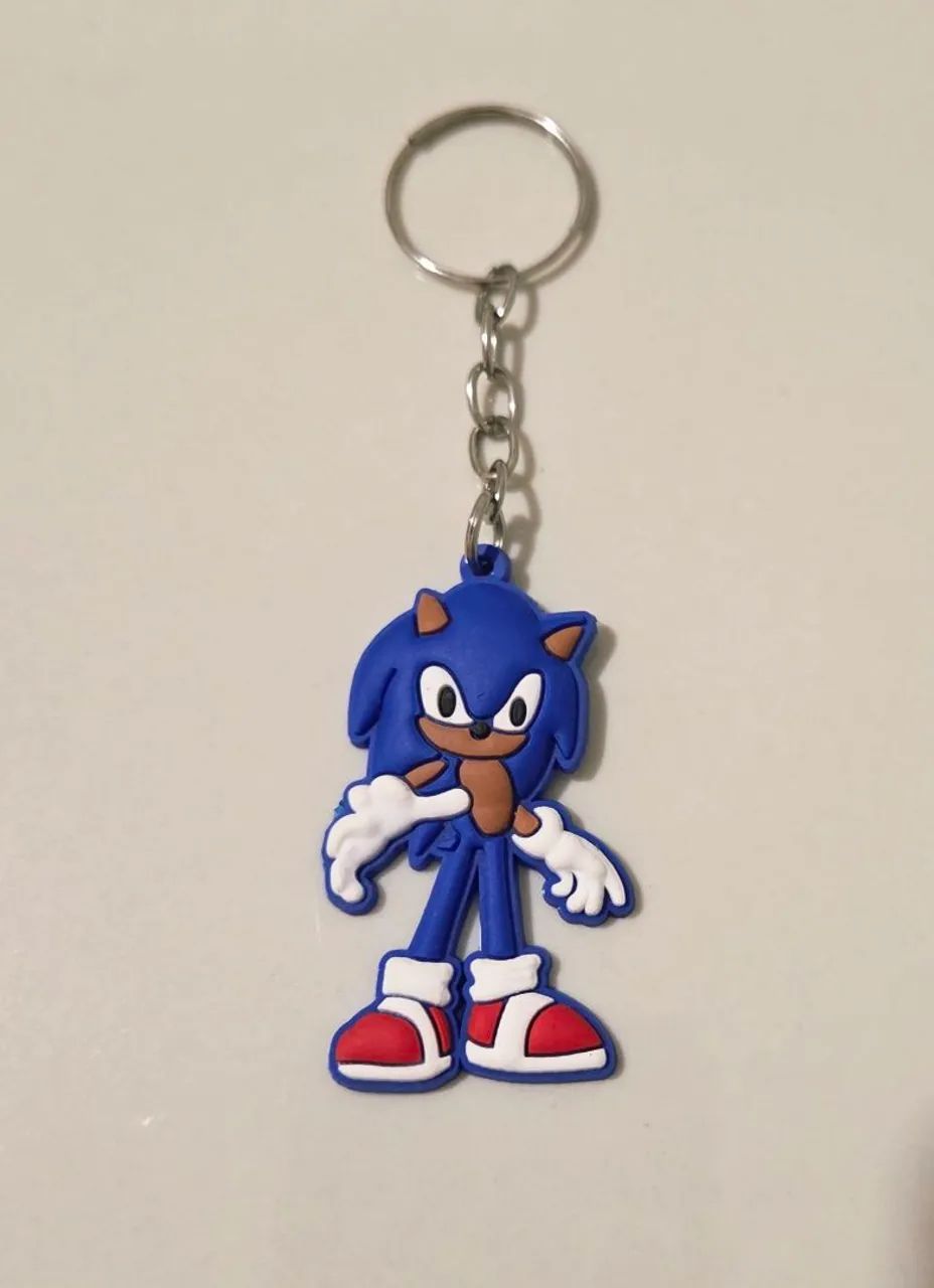 Vendo chaveiro de personagem de vídeo game sonic