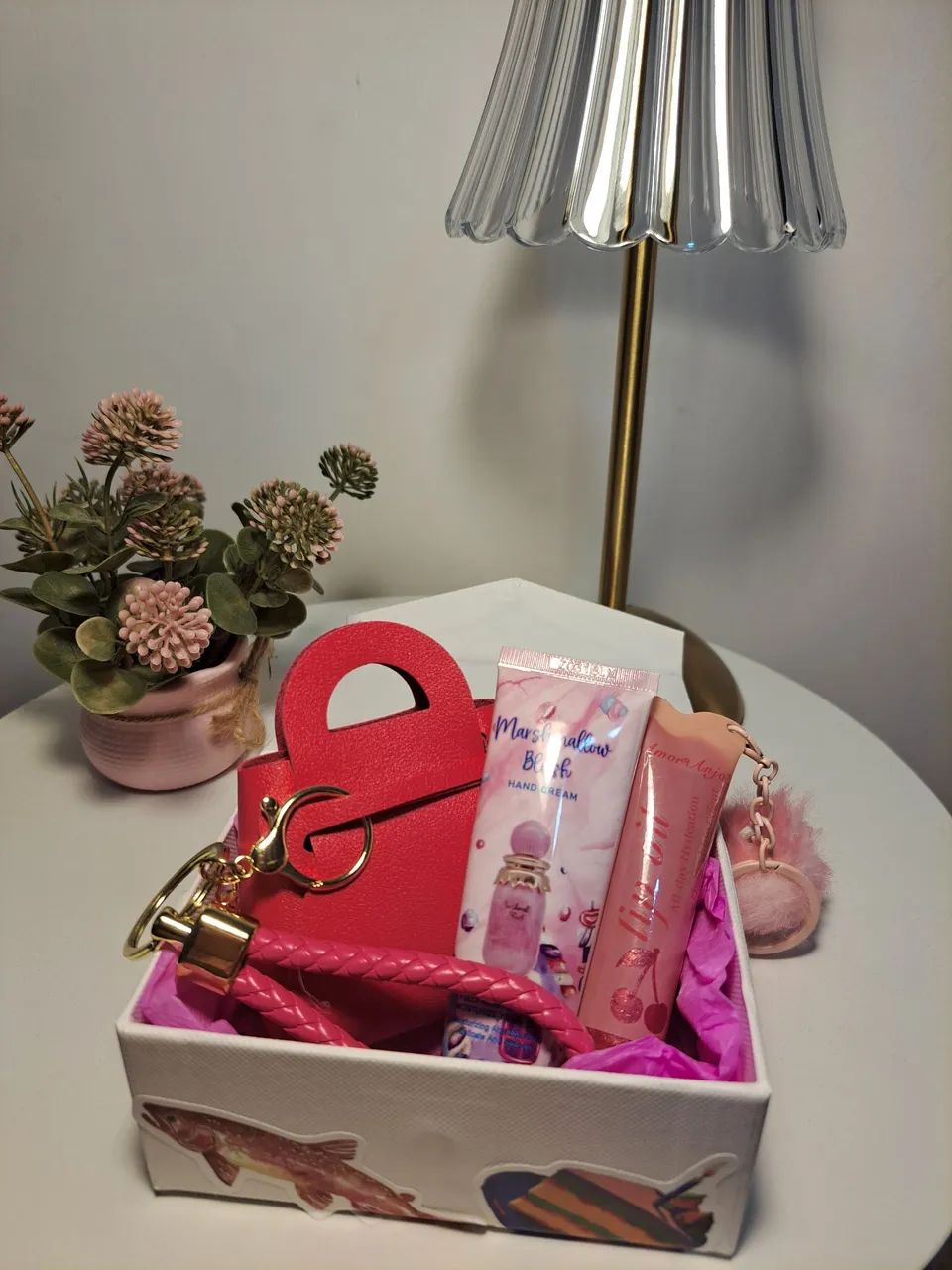 Caixinha de Presente Personalizada com Gloss, Hidratante e Mini Bolsinha - Foto 3