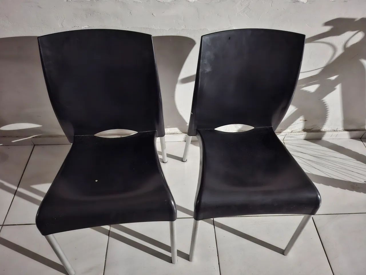 Cadeira de plástico muito resistente 