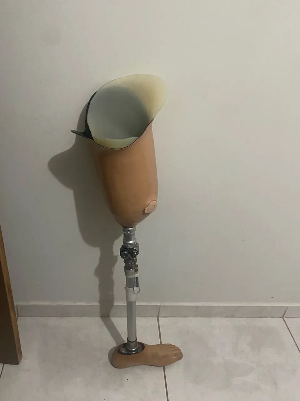 VENDO PRÓTESE DE PERNA USADA
