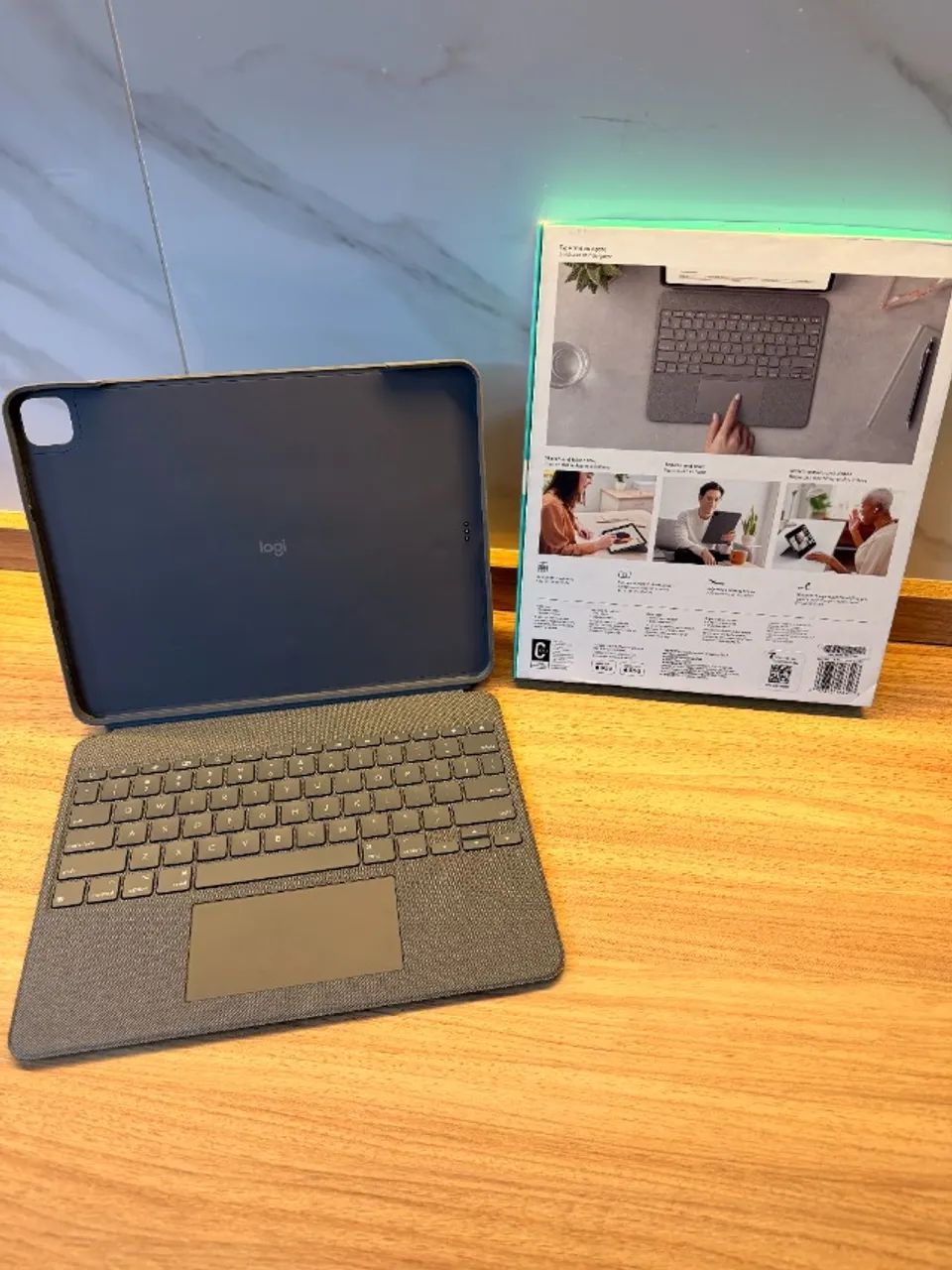 Capa com teclado Logitech Combo Touch para iPad Pro 12,9" - 5ª e 6ª Geração | 920-010097 - Foto 3