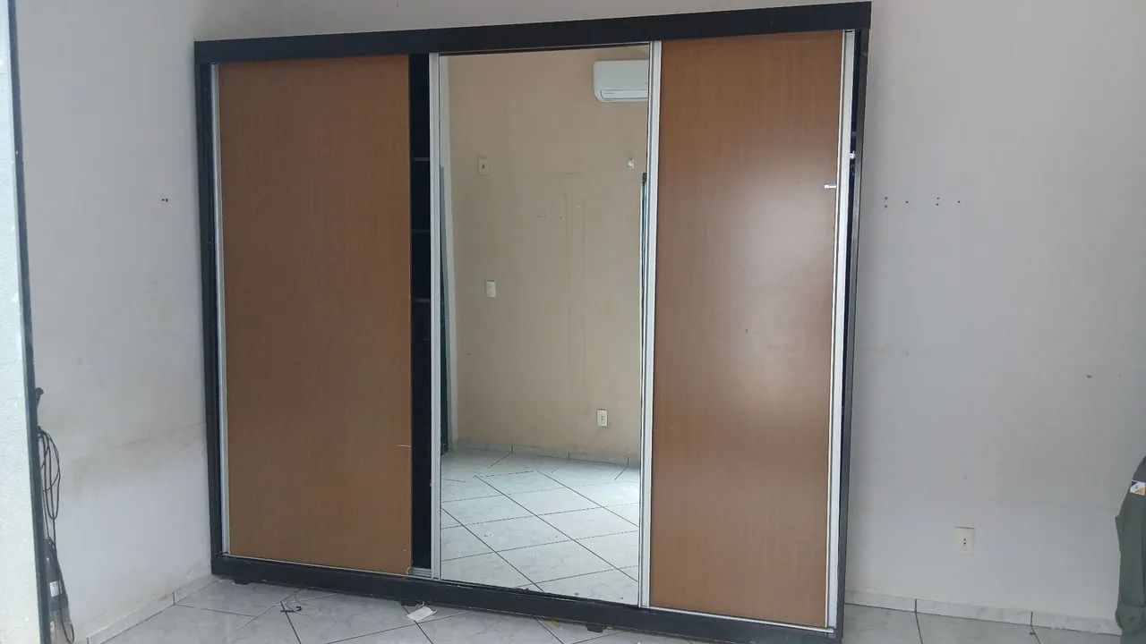 Guarda Roupa com espelho grande 2.5x3m 