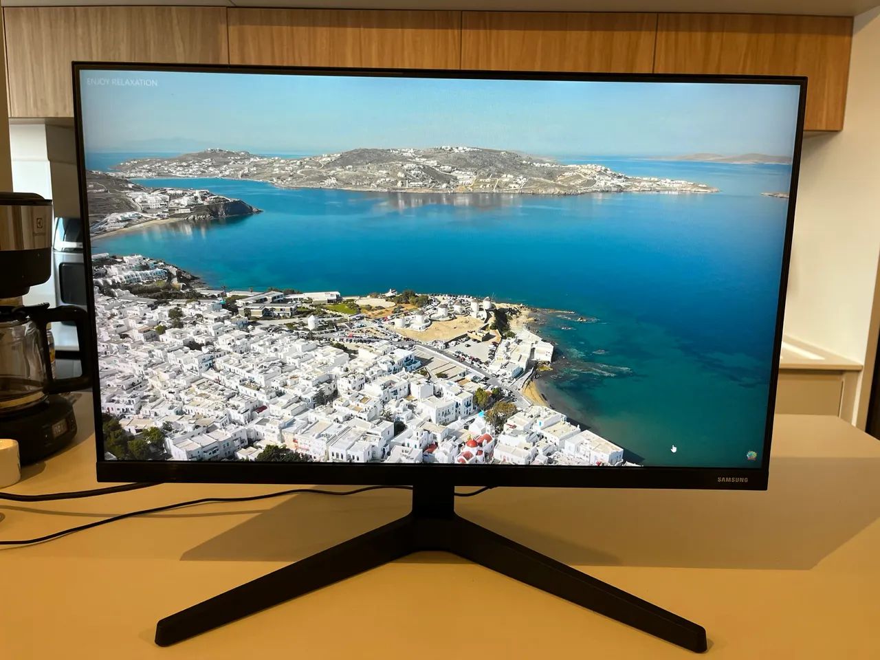 Monitor Samsung T350 24 polegadas, com suporte articulado.