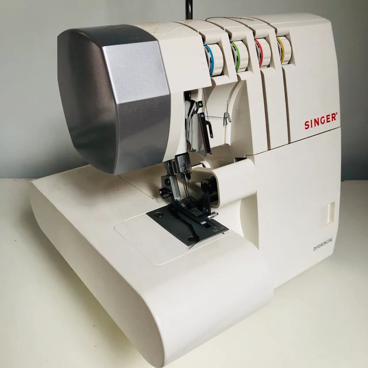 SINGER OVERLOCK PARA ACABAMENTOS DE PROFISSIONAL! - Foto 5