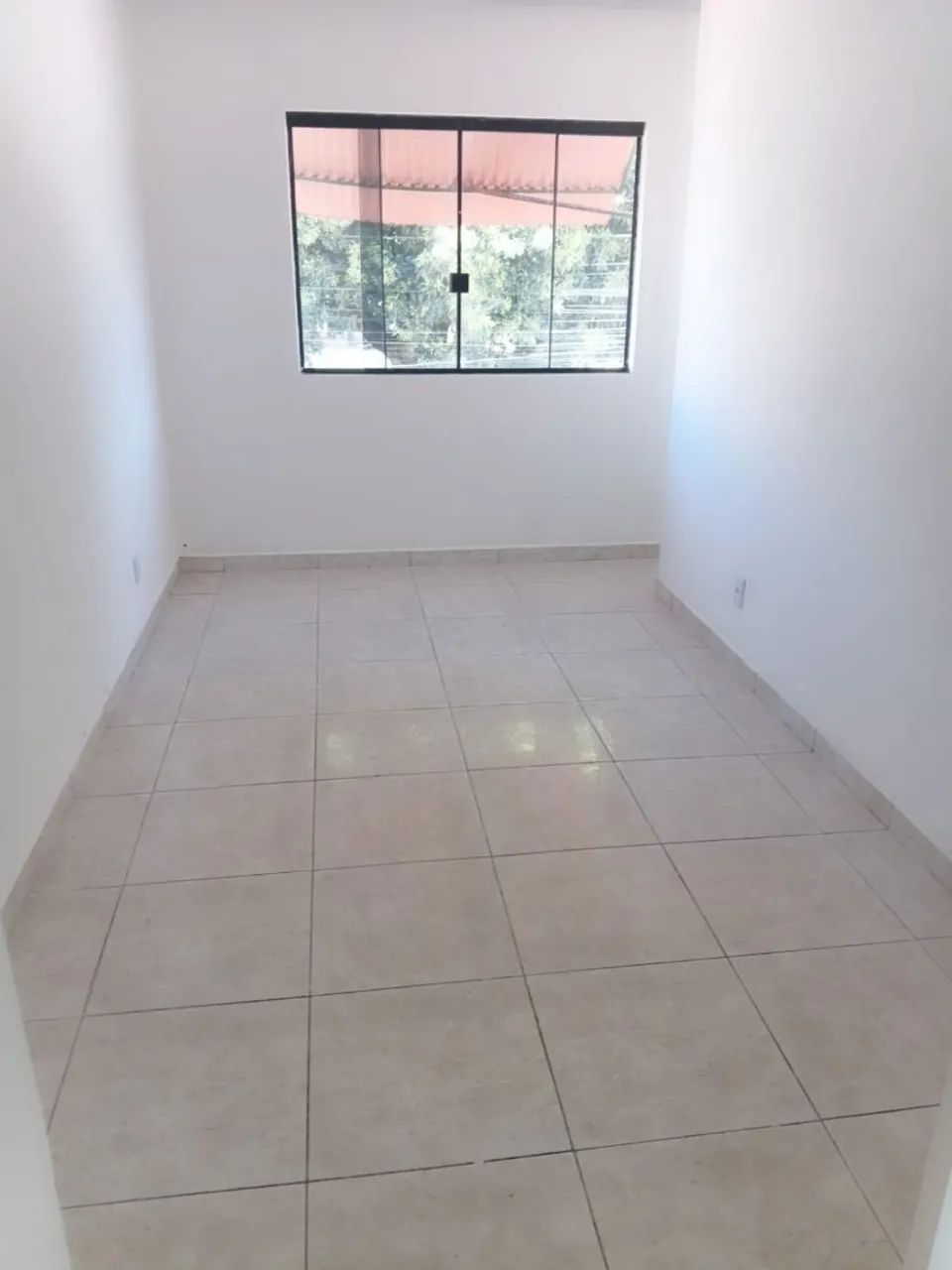 Alugo casa parte de cima 2qts / * 