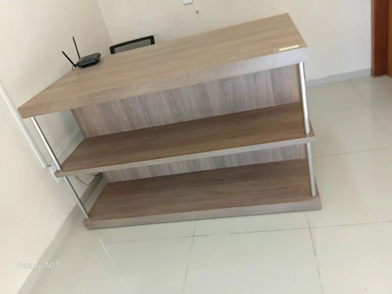 Balcão amadeirado para loja .