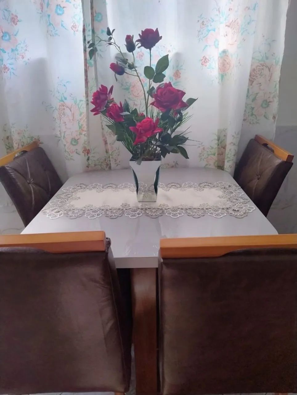 Mesa com 4 cadeiras 