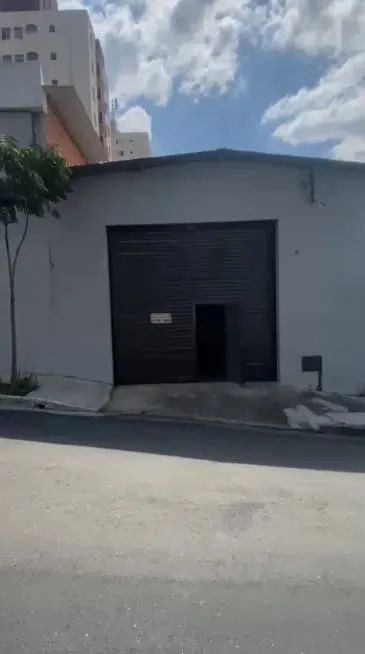 Galpão na Rua Clara Camarão, 160  300 m²