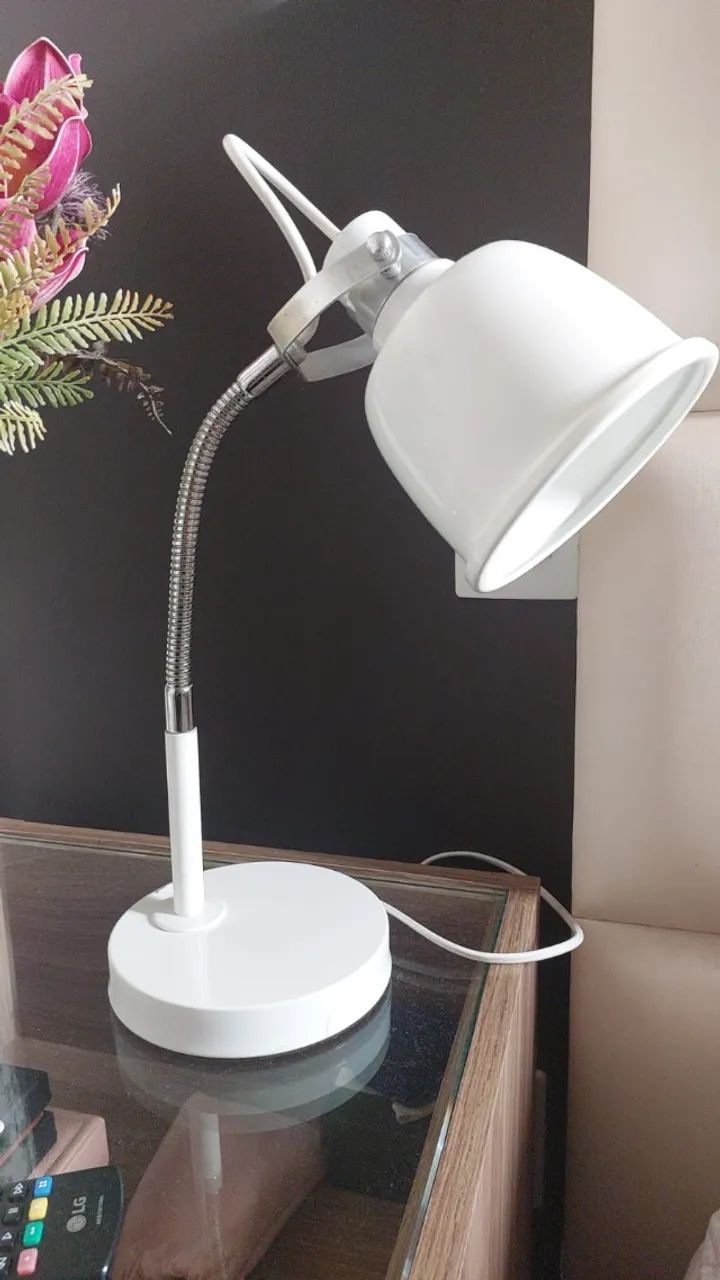 luminária de  mesa com haste flexivel - Foto 3