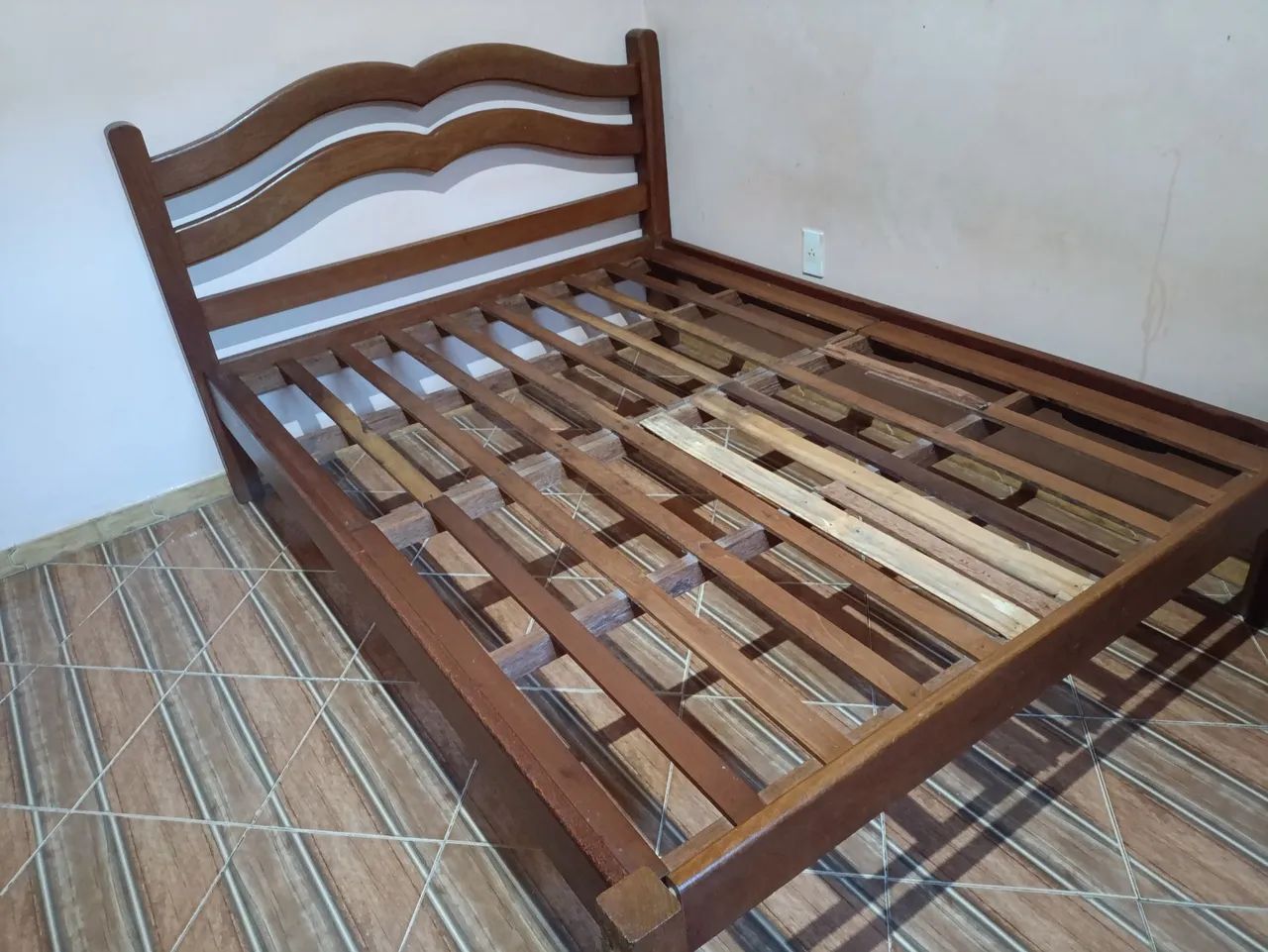 Cama de casal de madeira maciça  - Foto 4