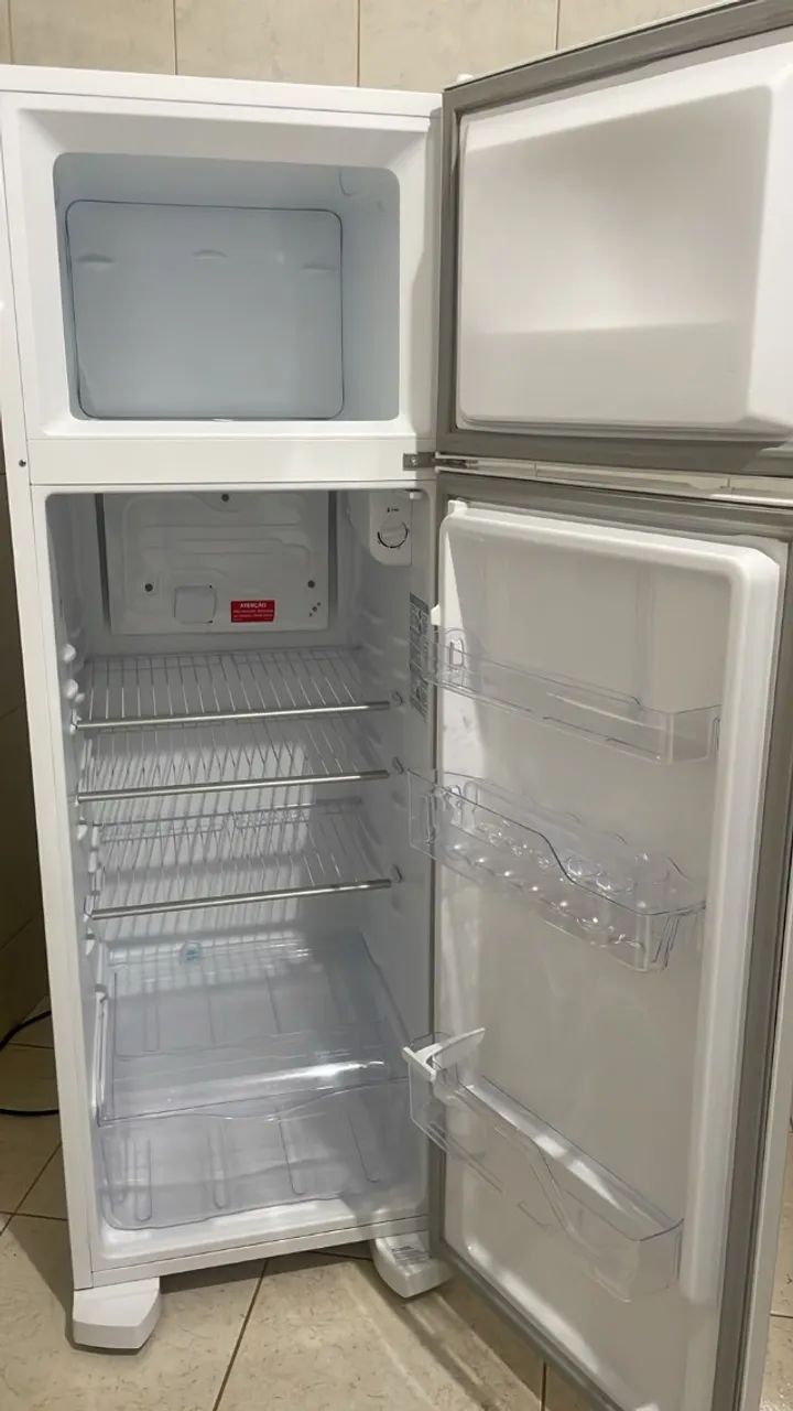 Refrigerador Eletrolux 2 portas branco - Foto 2
