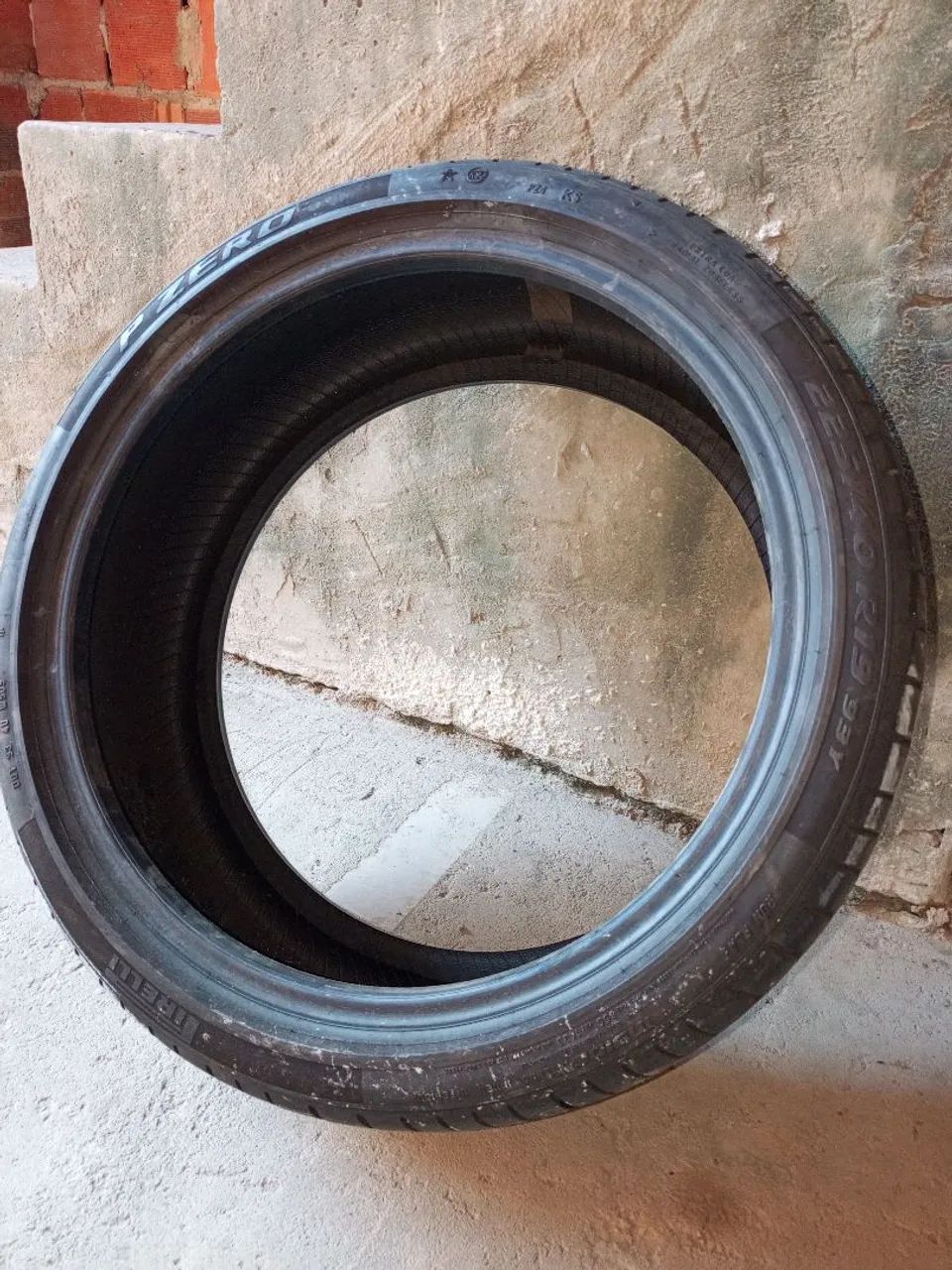 Pneu de carro - Foto 4