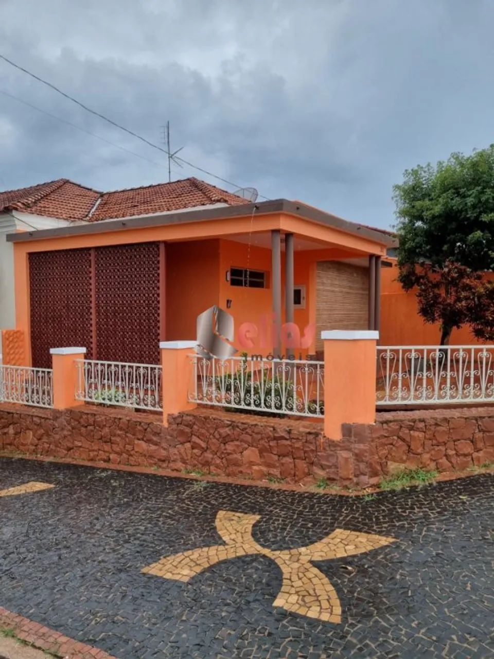 Casa para aluguel e venda com 218,49 m² e 3 quartos em Centro, Gália - SP