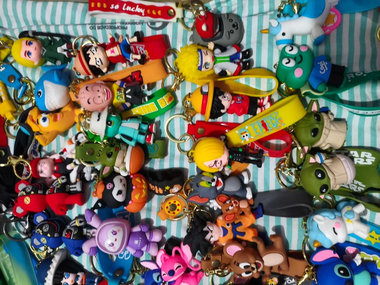 98 chaveiros diversos em ótimo estado 