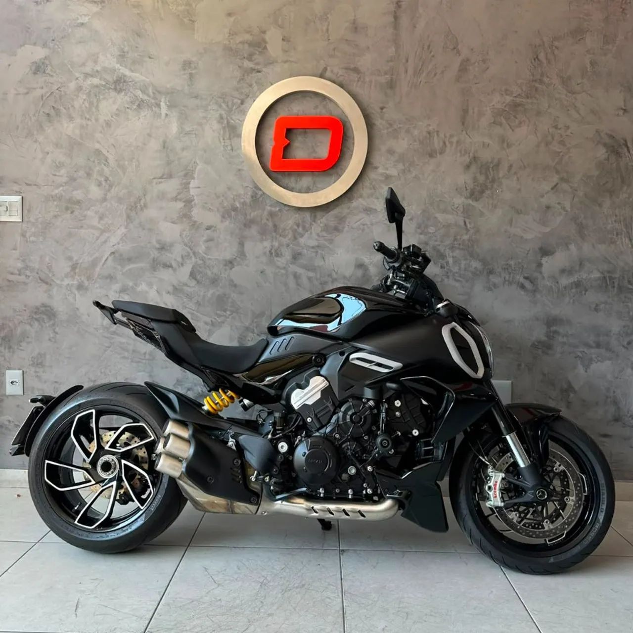 DIAVEL V4 1158