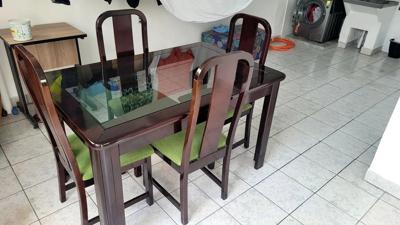 Mesa em Madeira Maciça 