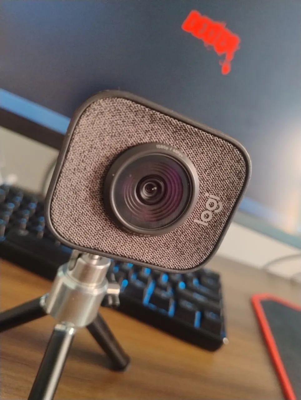 WEBCAM STREAMCAM PLUS - LOGITECH COM TRIPÉ E SUPROTE PARA MONITOR - Foto 3