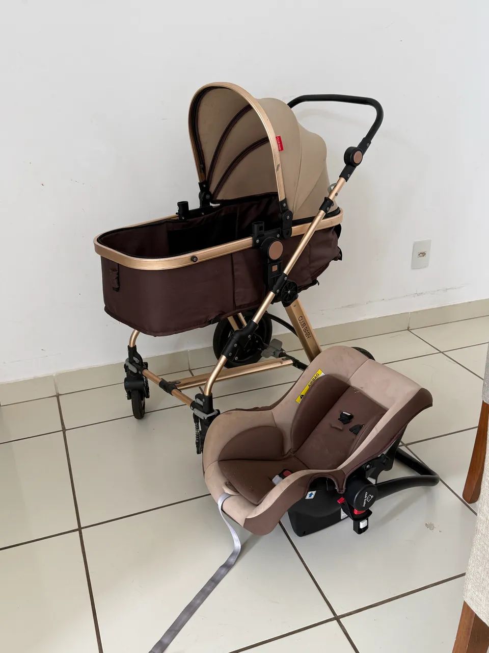 Carrinho de bebê + bebê conforto 