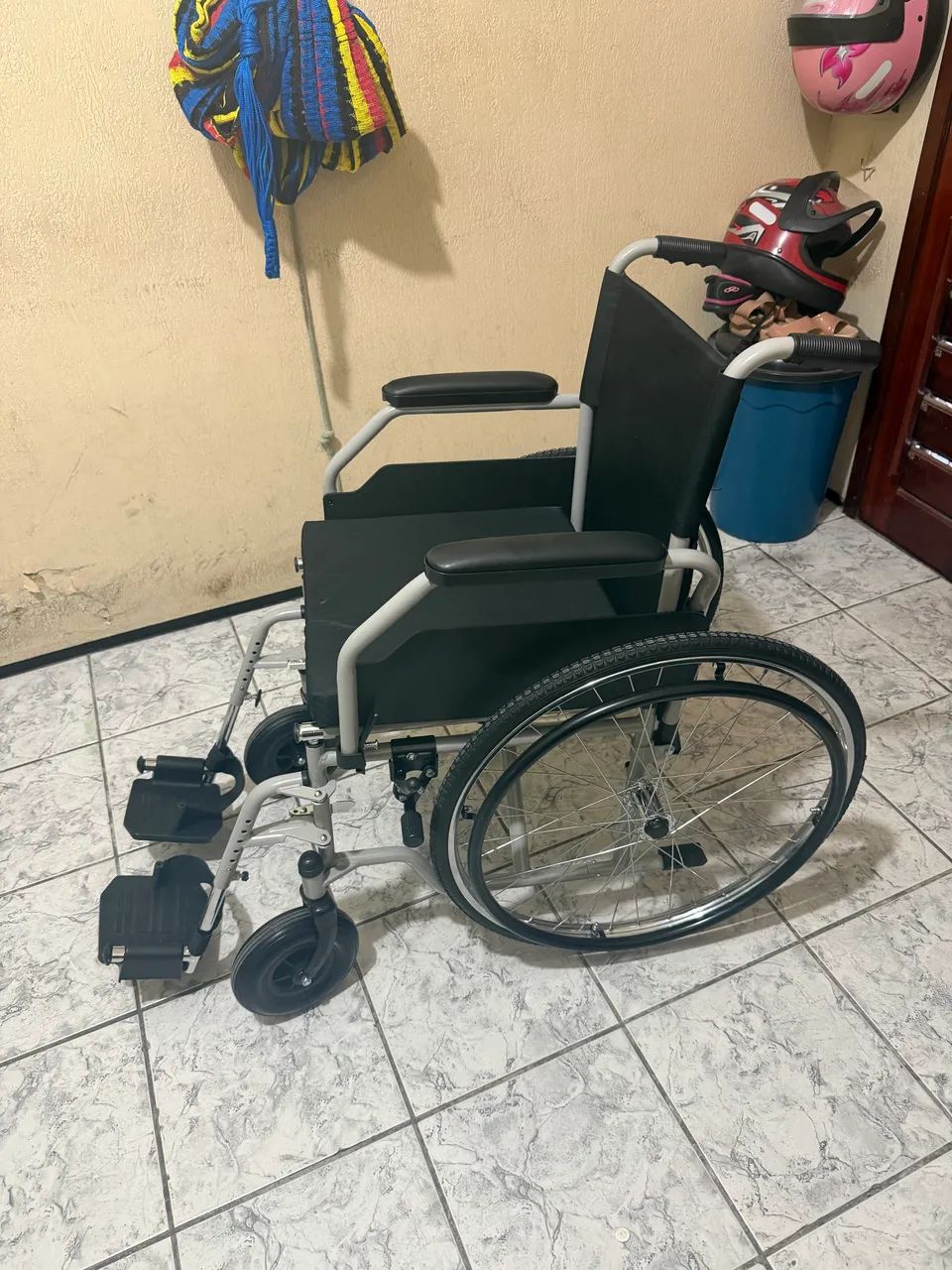 Cadeira de rodas nova  - Foto 2