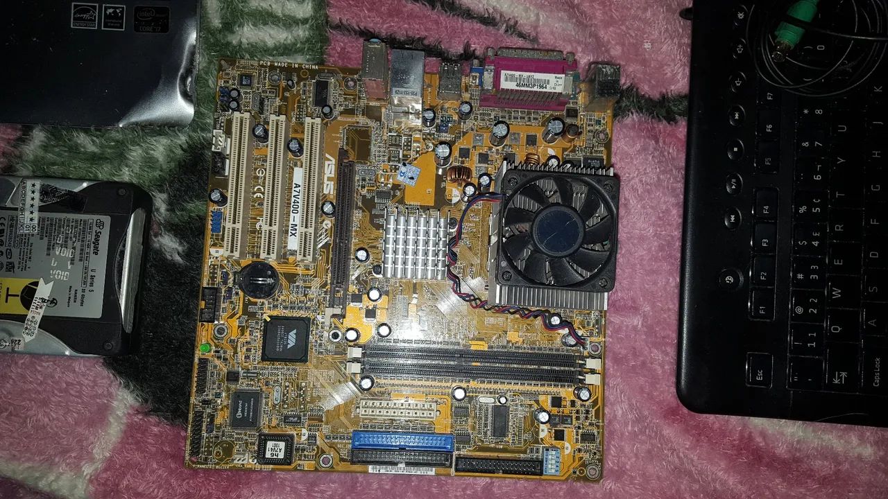 Old Windows XP Computer + Bonus Parts403064566548408325