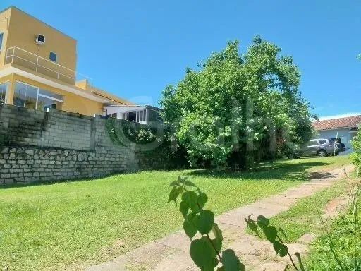 Terreno com 1.856,44mª com 2 casas na Ponta das Canas.