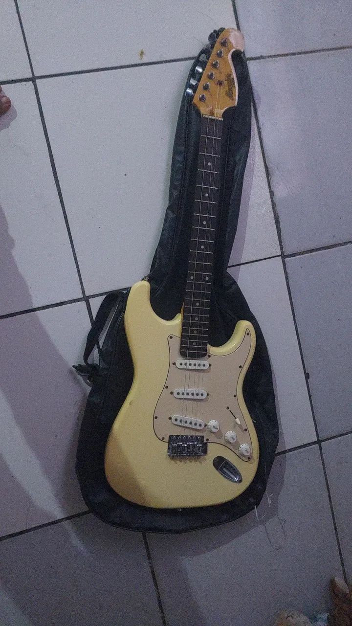 Guitarra mg32 