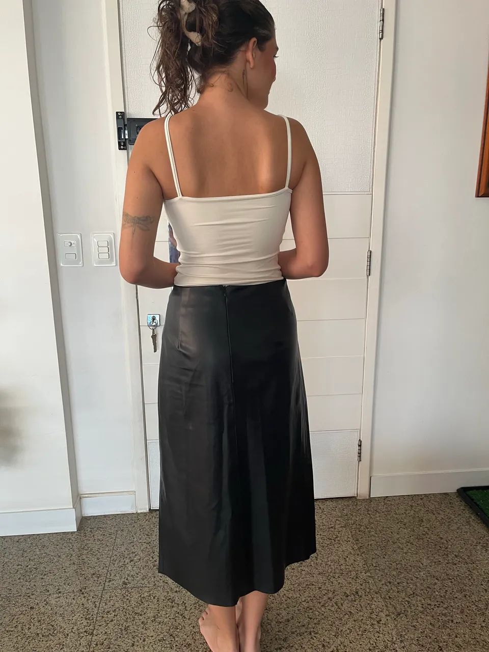 Saia Midi Couro Fake preta tam 42 - Foto 4
