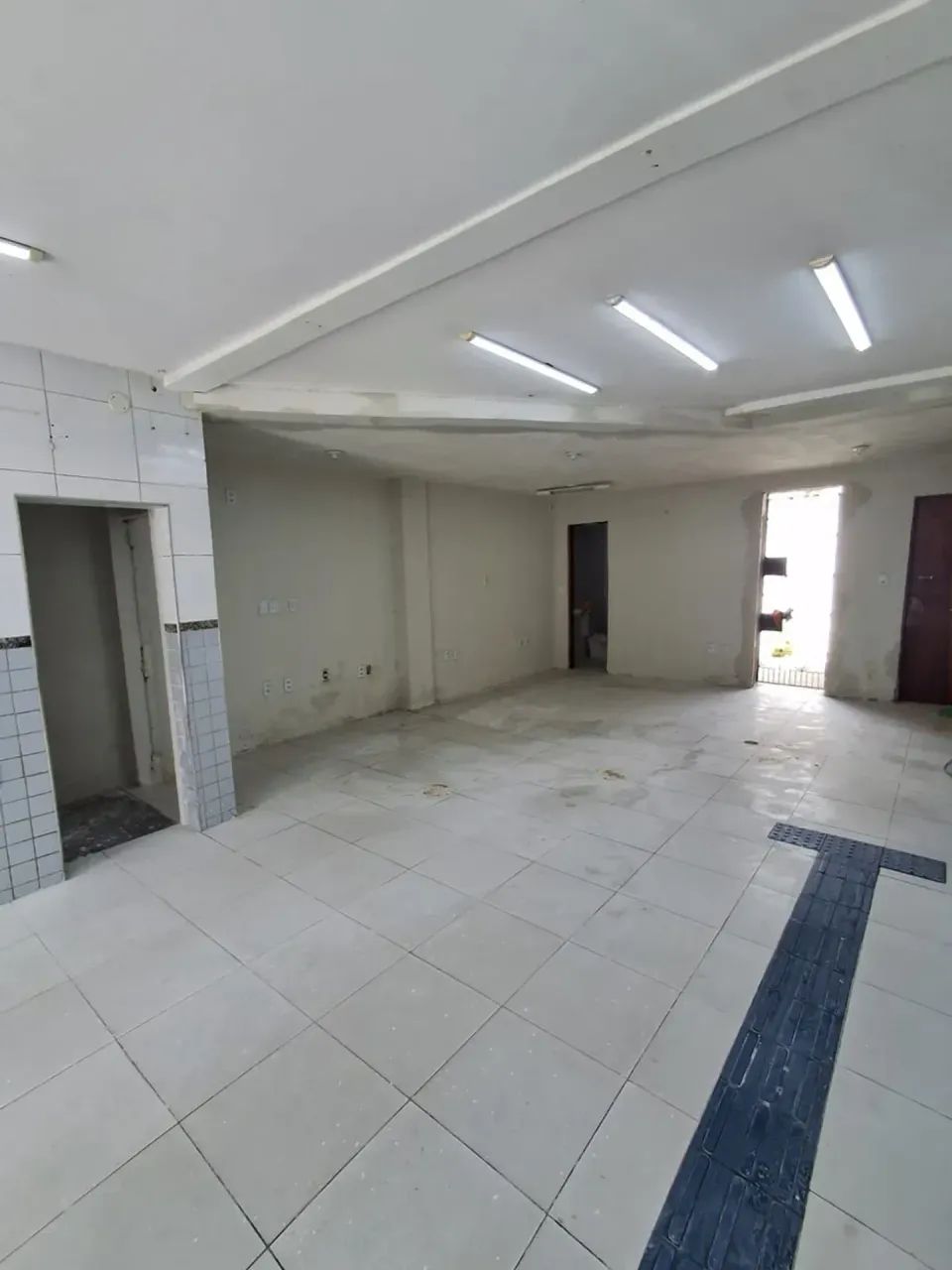 ALUGA - PREDIO COMERCIAL - MONTESE - MELHOR DA AV. GOMES DE MATOS - - Foto 4