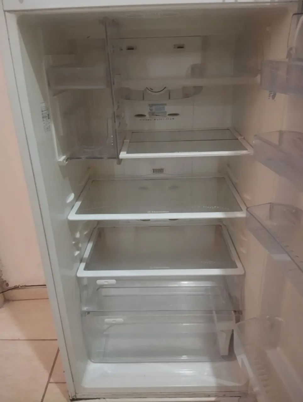 Geladeira Eletrolux DF50 com defeito  - Foto 3