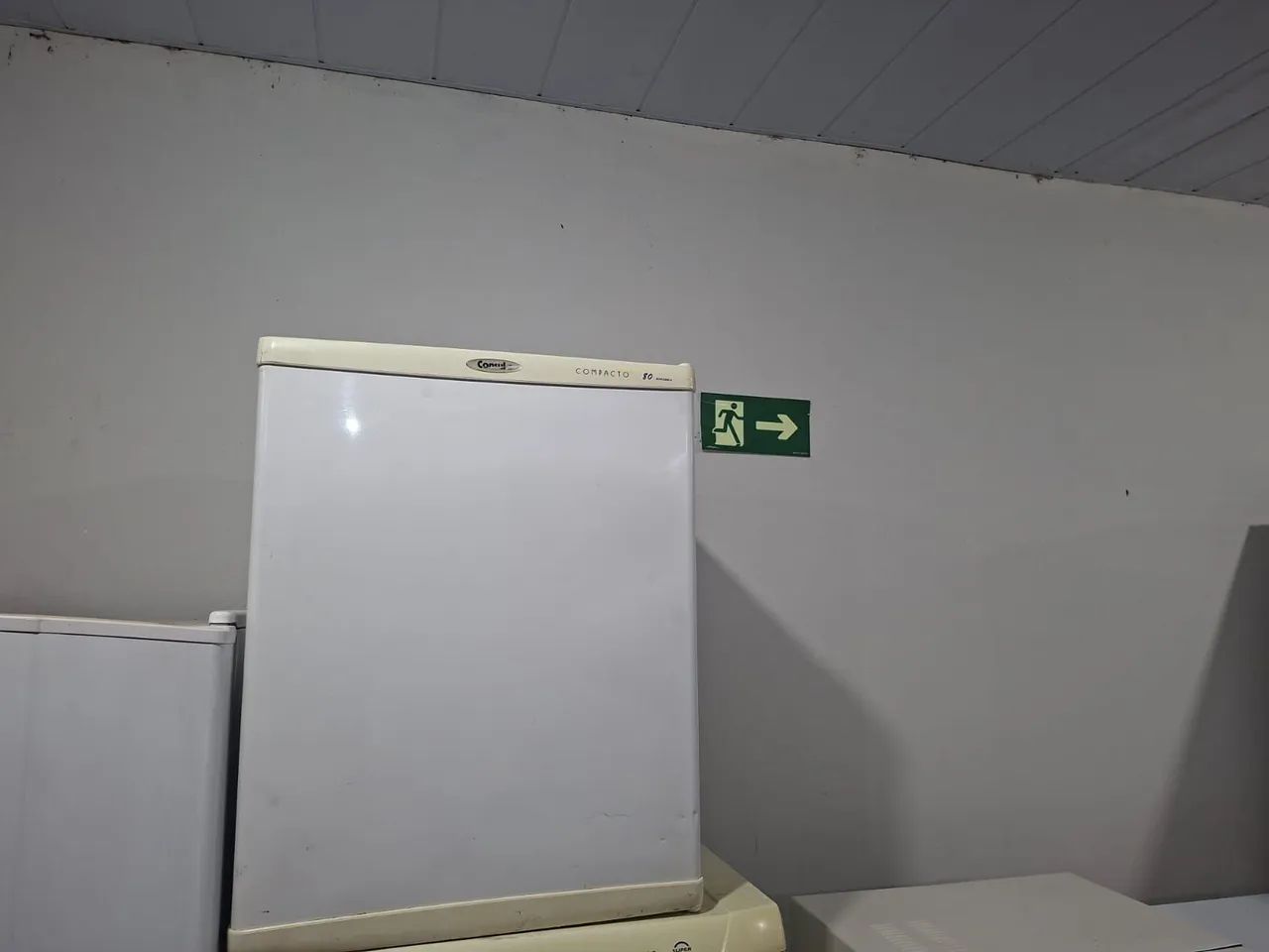  Frigobar consul portátil de 80 litros super bem conservada e funcionando perfeitamente 