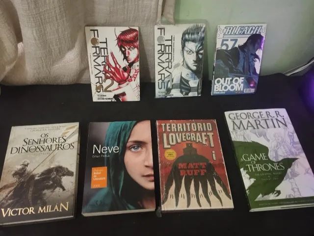 Livros e Mangás