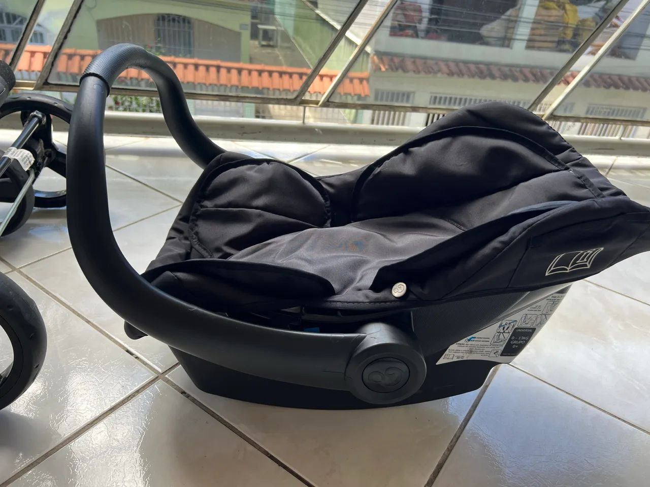 Carrinho de bebê completo seminovo no plástico  - Foto 5