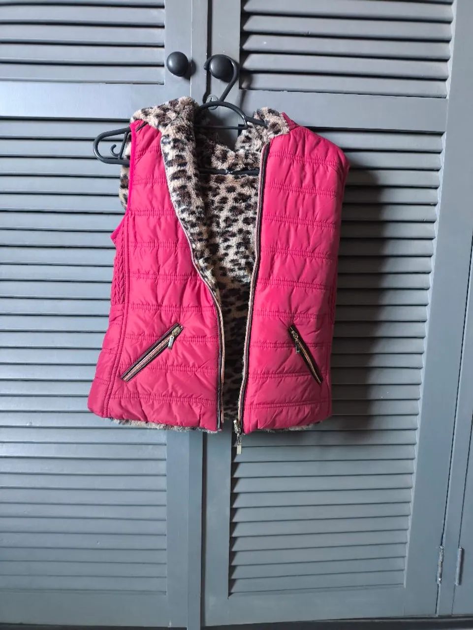 Colete com touca e bolsos frente e versa novo - Foto 2