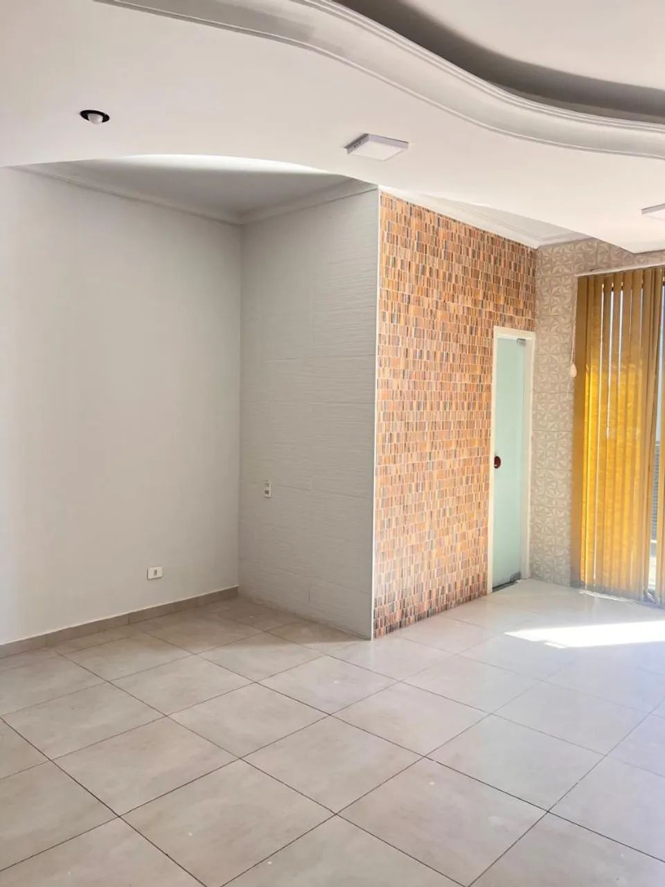 Salas comerciais,com sanitário e sacada. R$ 900,00 a R$ 1.300,00 - Foto 5