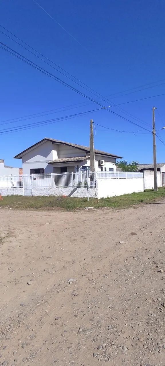 Casa de esquina escriturada na praia  - Foto 4