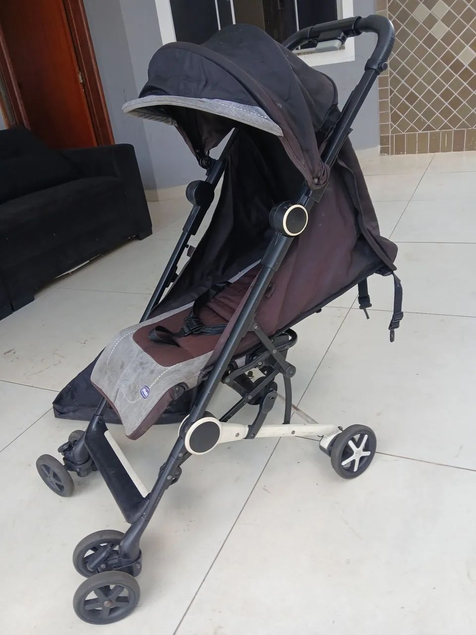 Carrinho de bebê Chicco dobrável - Foto 2