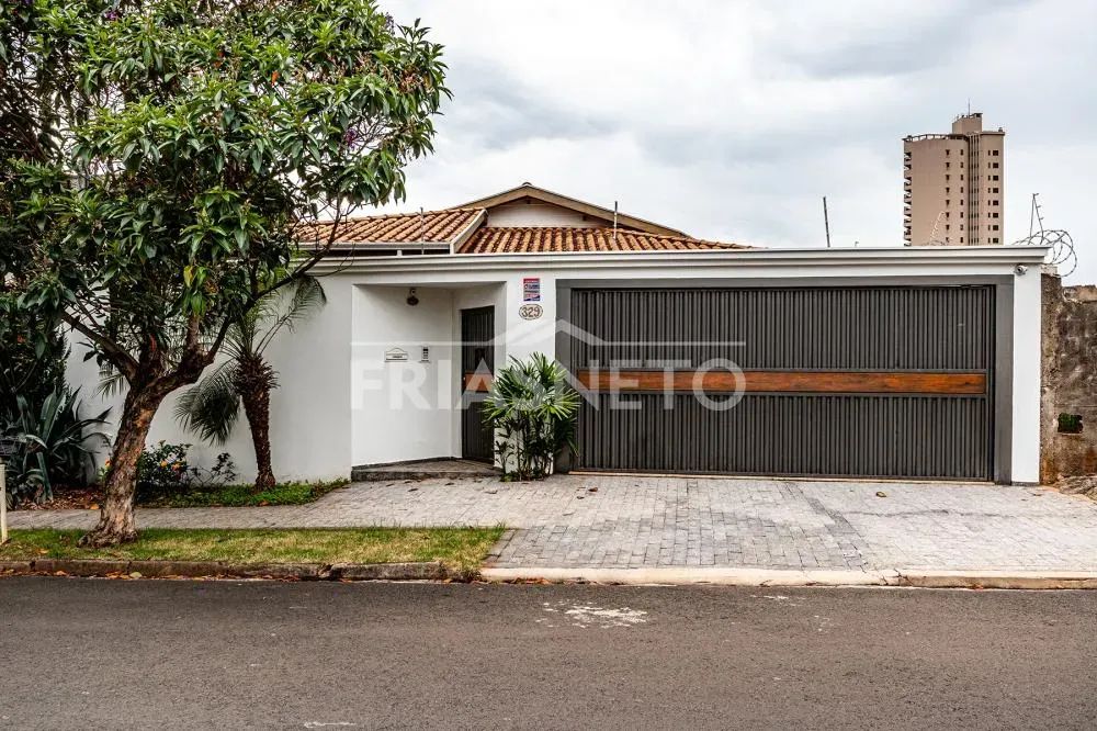 Casa à venda no bairro Centro