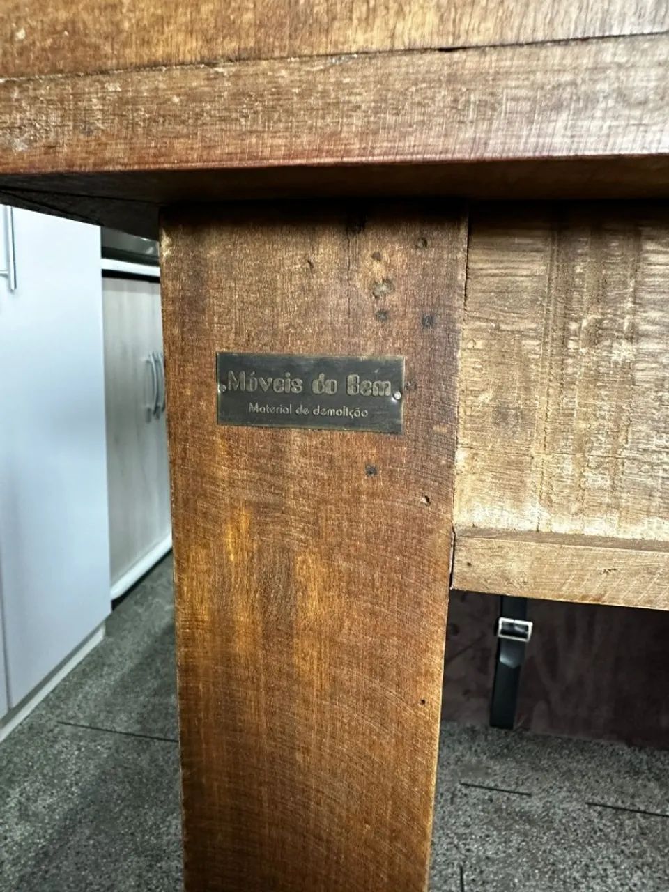 Mesa de madeira de demolição com vidro sobreposto  - Foto 3