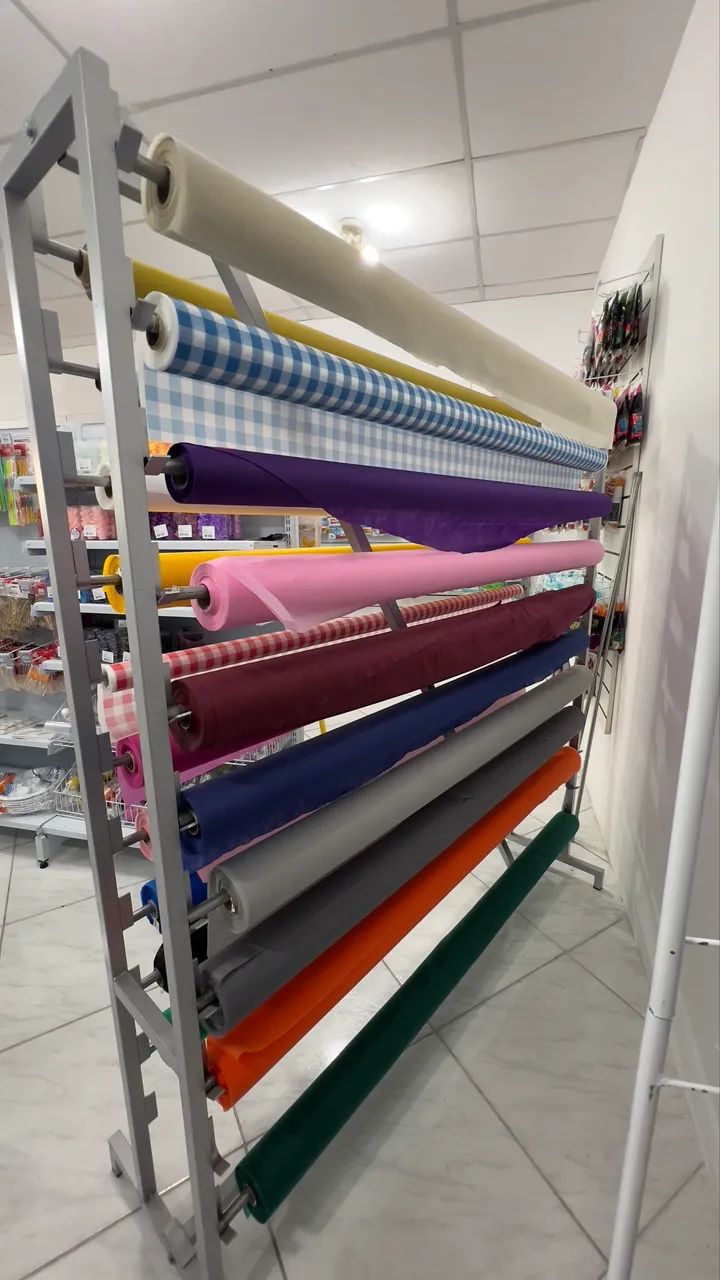 Expositor rolo de até 1.40m horizontal 24 lugares