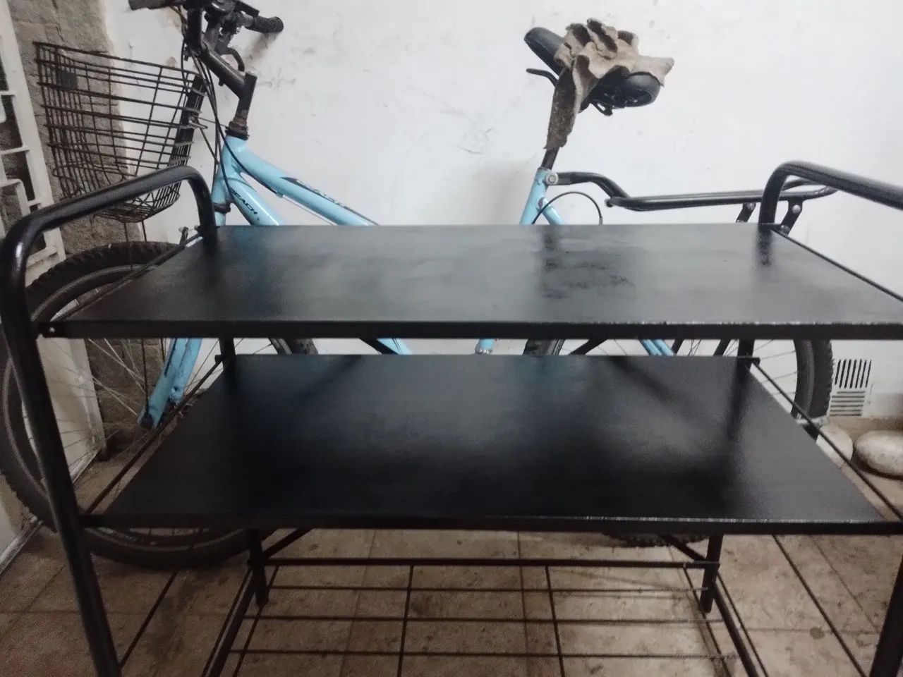 Vendo mesa de ferro preta - Foto 3