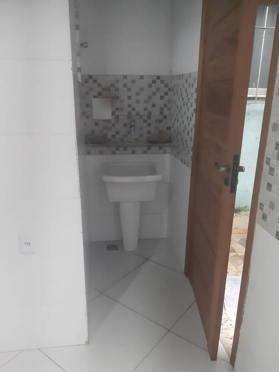  Uma Quitinete tel * falar com Ataide - Foto 2