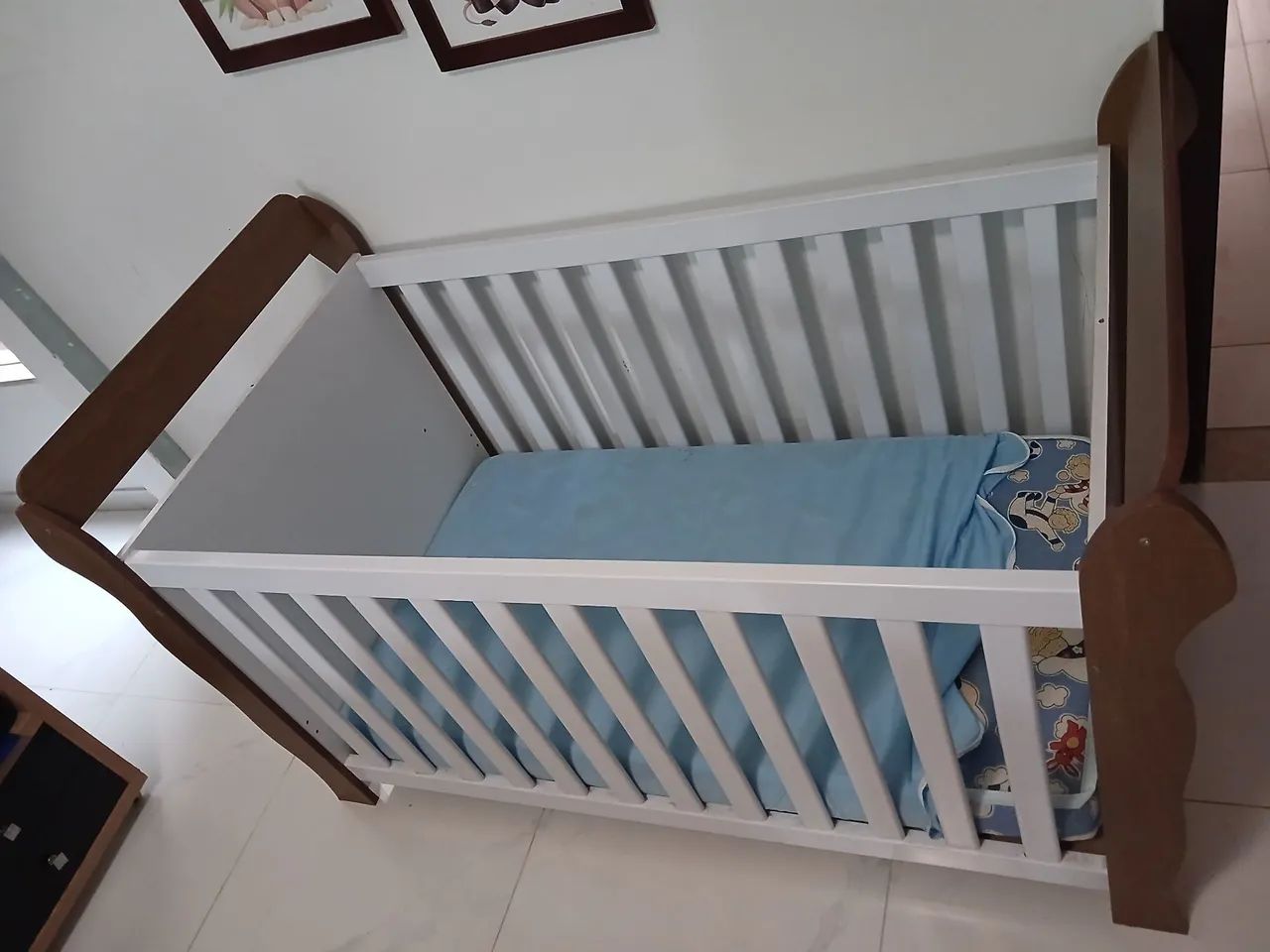 Berço infantil com colchão 