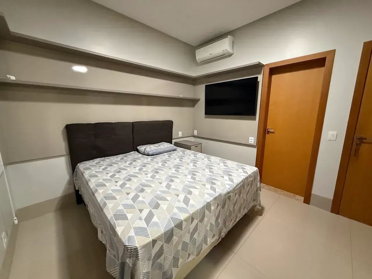 Térrea  252 m², 4 suítes, piscina aquecida, quintal no Cond Portal do Sol Green, Goiânia - - Foto 5