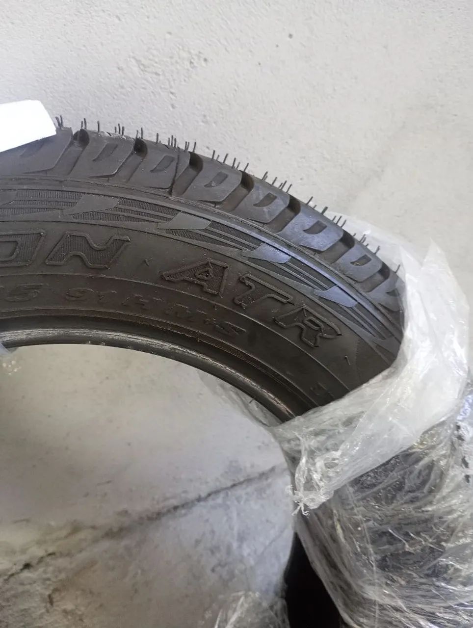 Pneu Pirelli Scorpions 205/60 aro 15 - Peças para carros, vans e